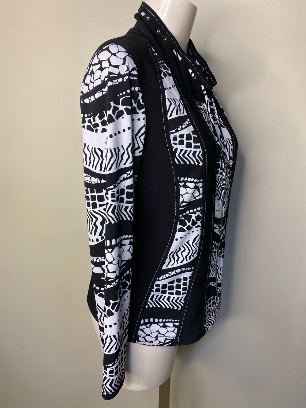 Frank Lyman black & White Patterned Zip-Front Jacket - Picture 3 of 5